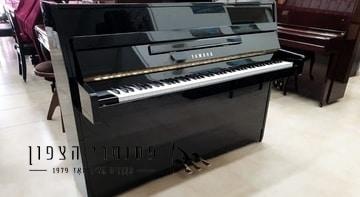 piano YAMAHA C108