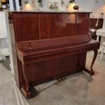 פסנתר YAMAHA W106 סגור