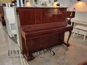 פסנתר YAMAHA W106 סגור