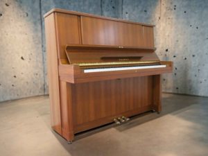 פסנתרYAMAHA W107 פתוח