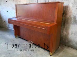 פסנתר YAMAHA W104