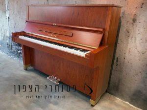 פסנתר YAMAHA W104