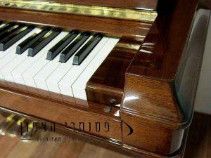 פסנתר YAMAHA W202